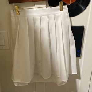 ROMWE medium white pleated skirt
